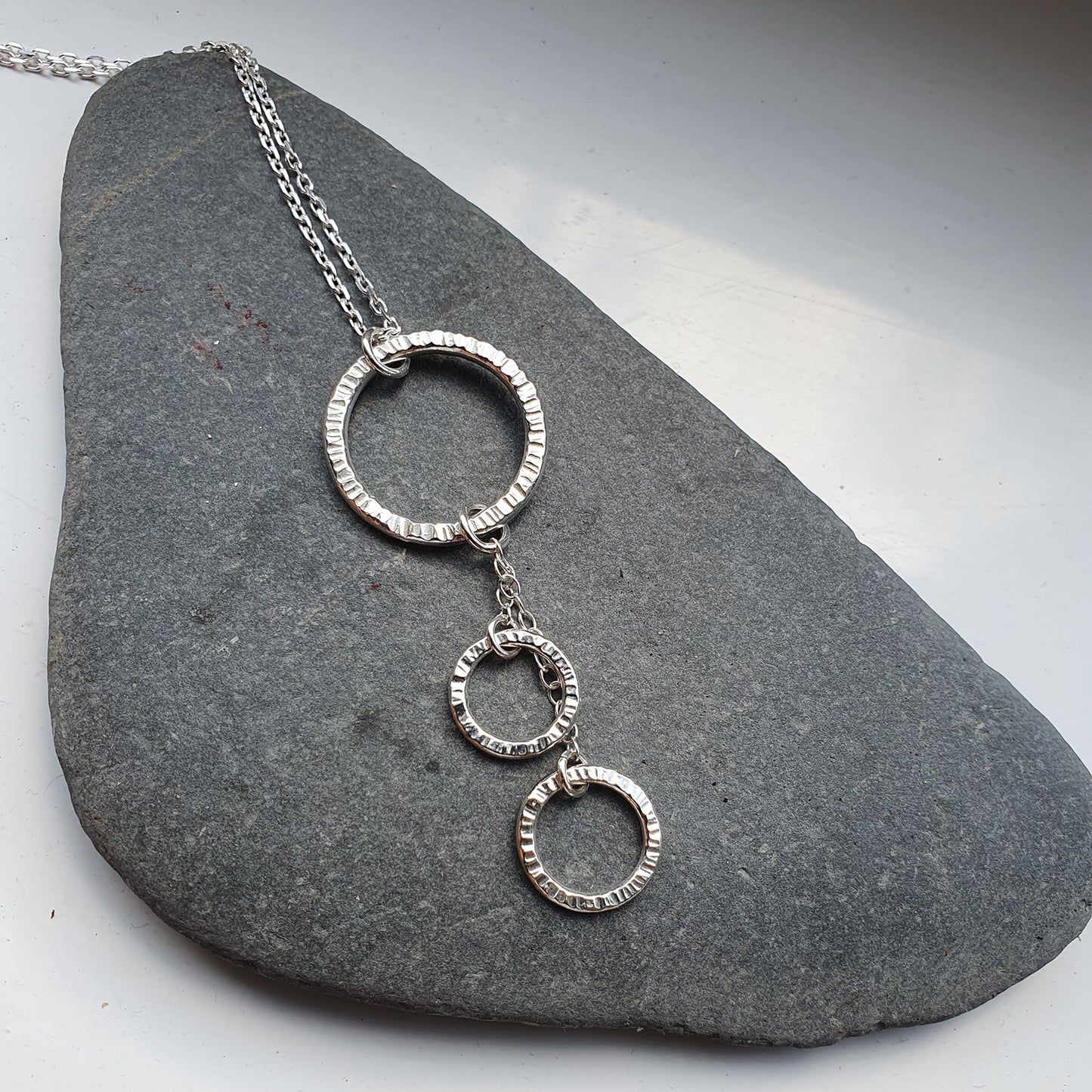 Drop necklace with 3 circles