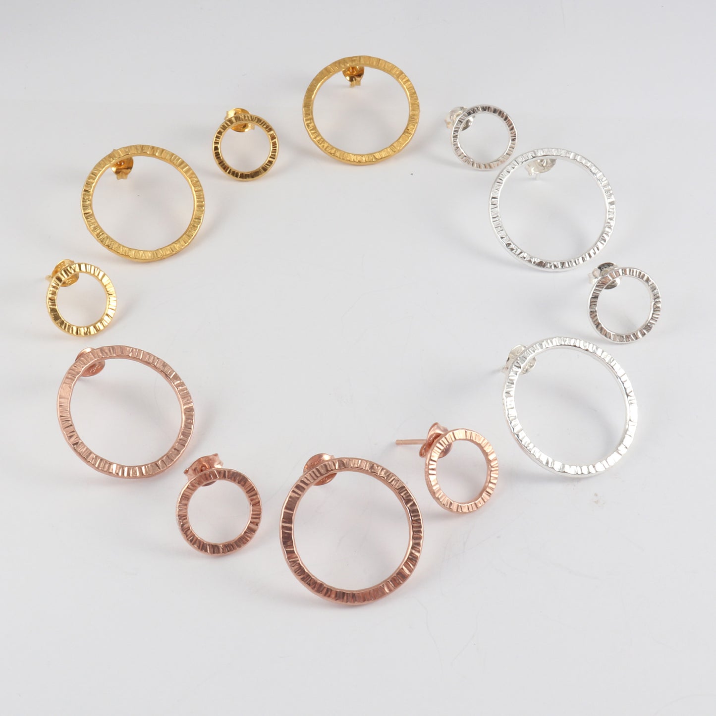 Circle studs small in silver