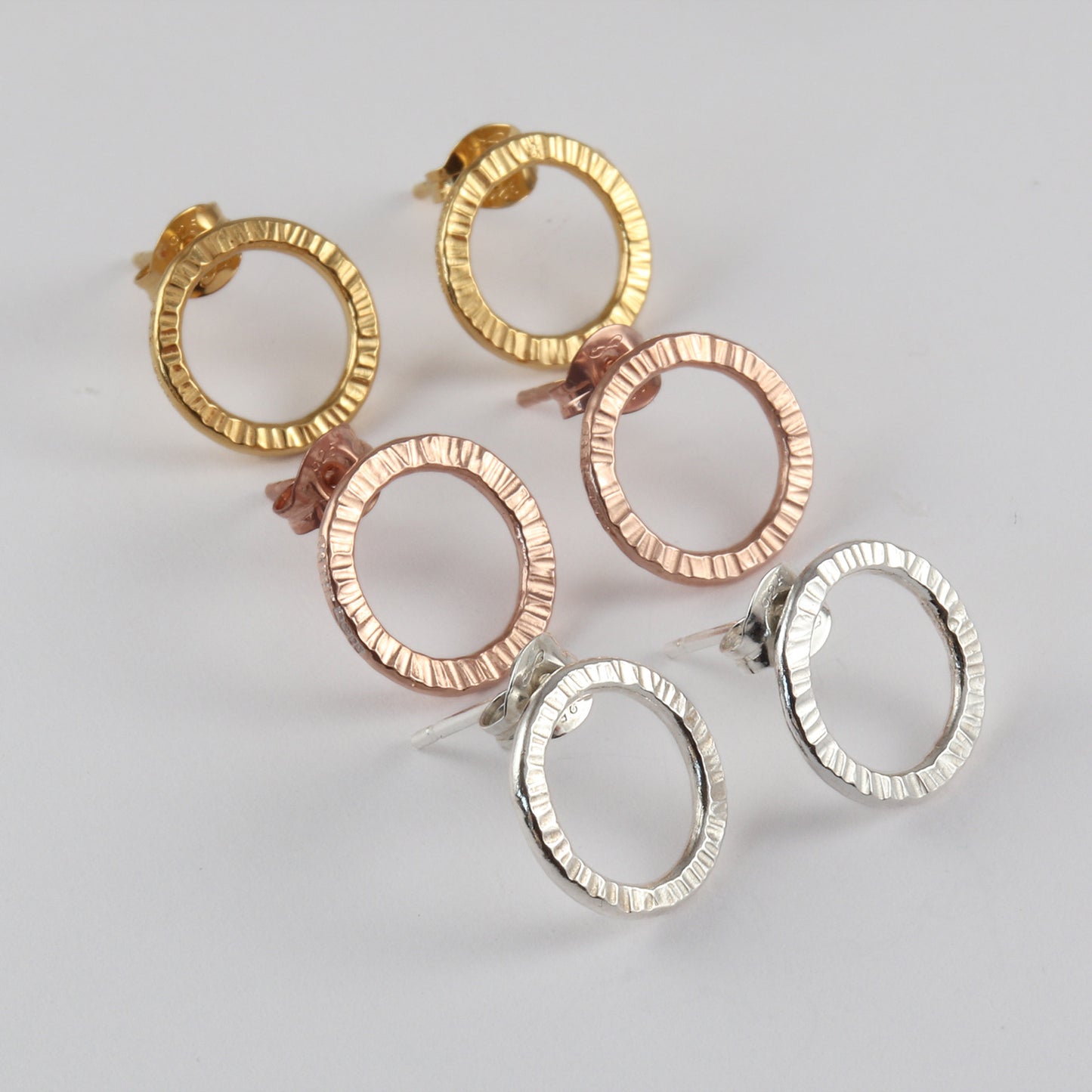 Circle studs small in silver