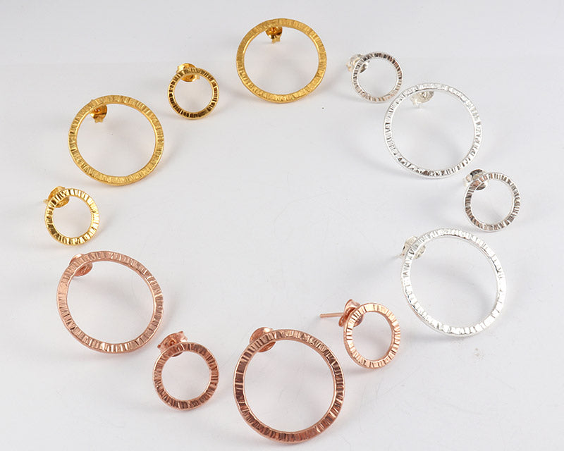 Circle studs small in yellow gold vermeil