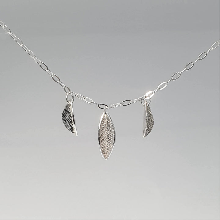 Small leaves necklace