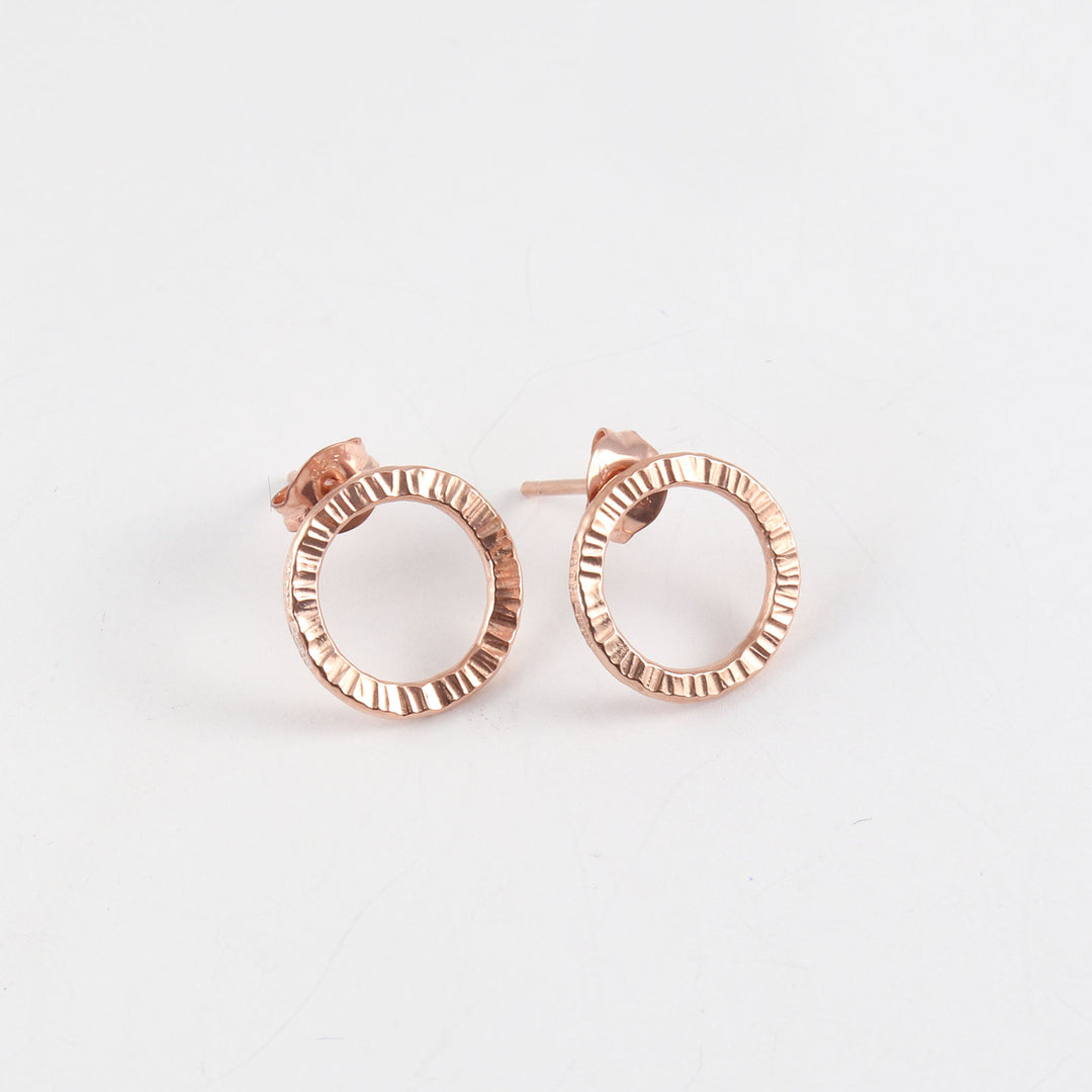 Circle studs small in rose gold vermeil