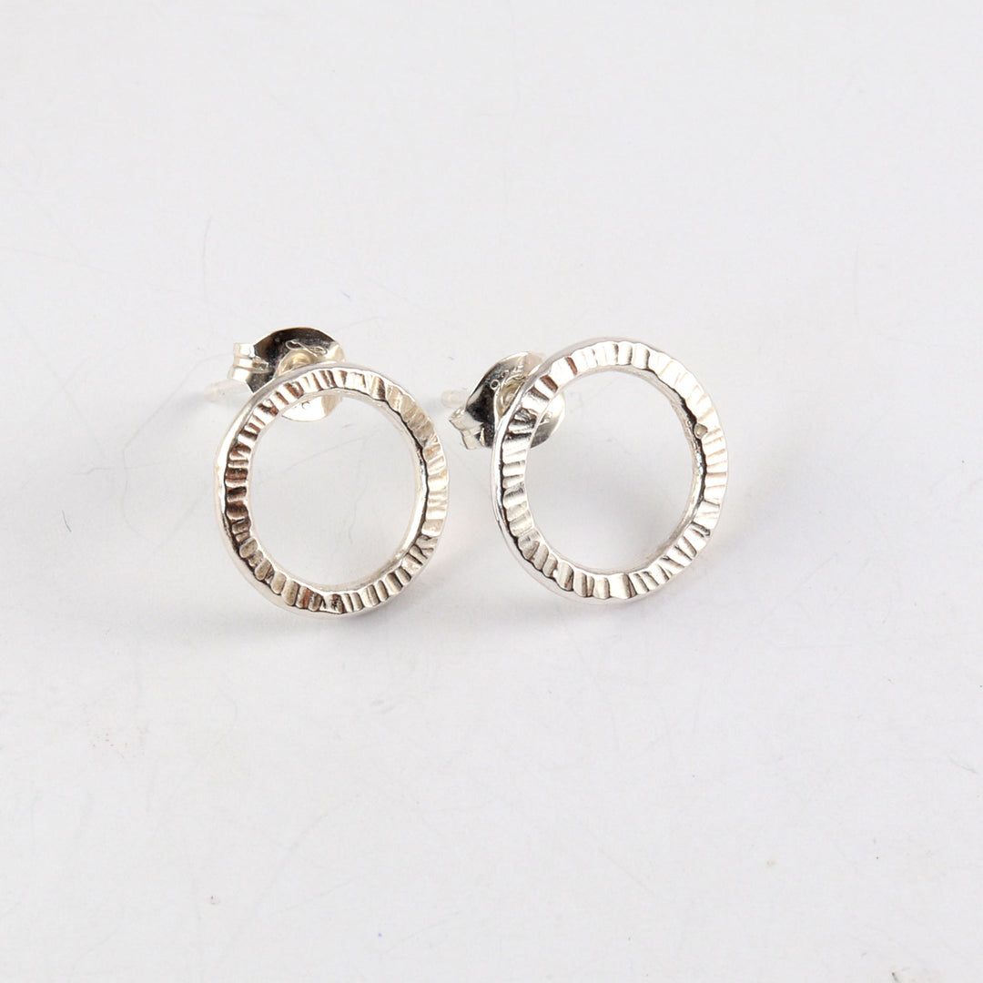 Circle studs small in silver