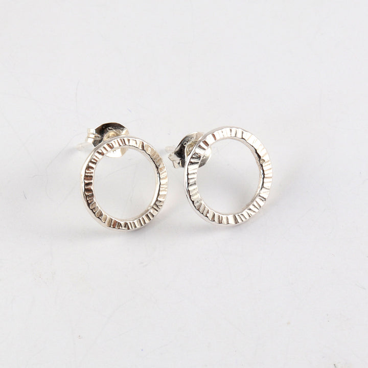 Circle studs small in silver