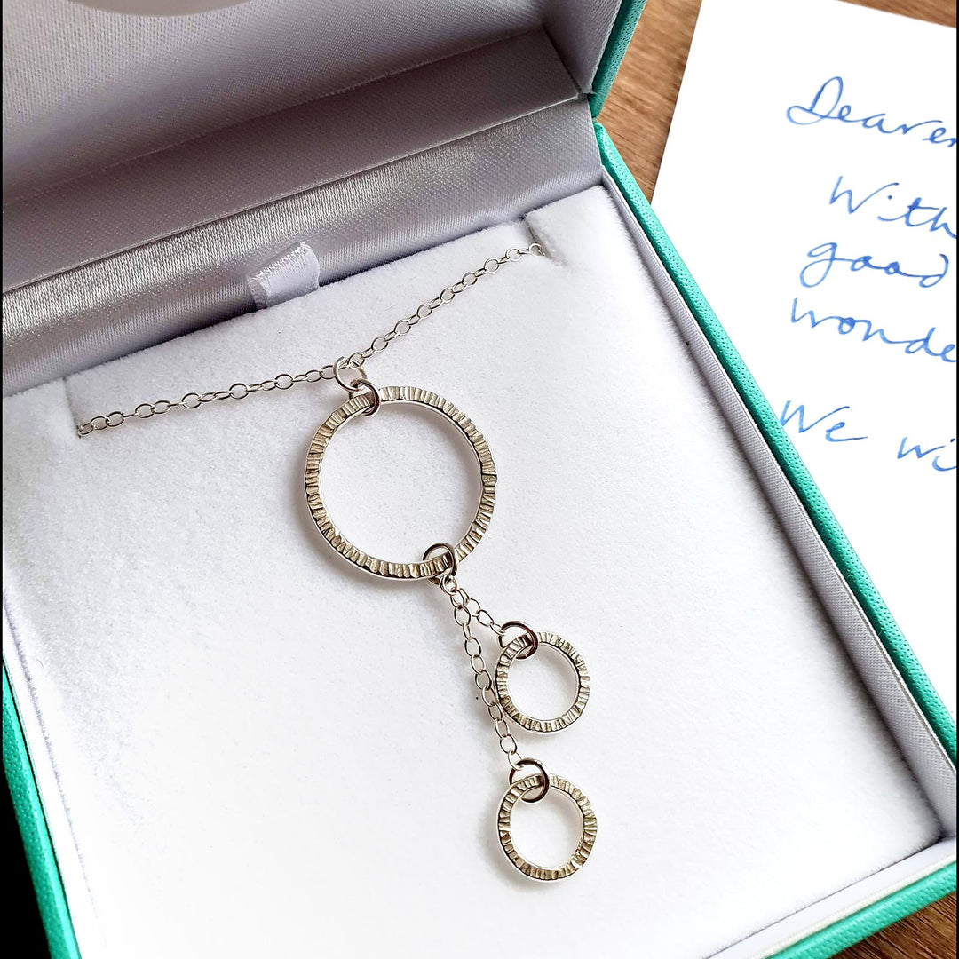 Drop necklace with 3 circles
