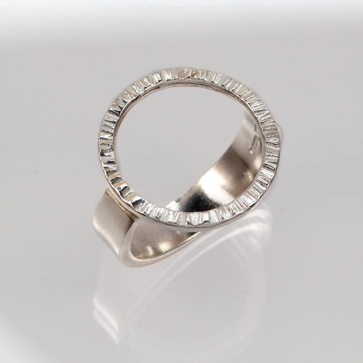 Large circle ring