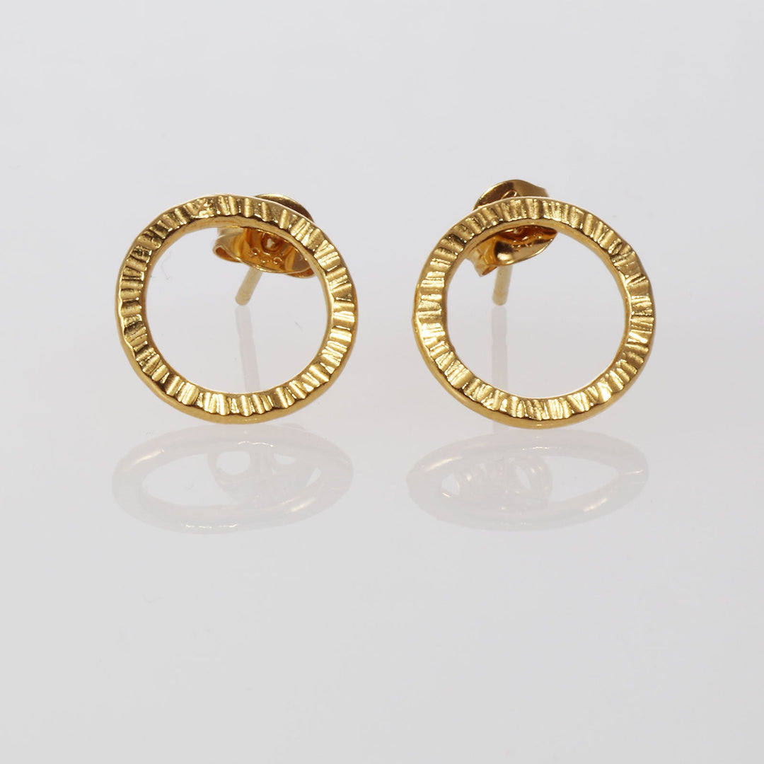 Circle studs small in yellow gold vermeil