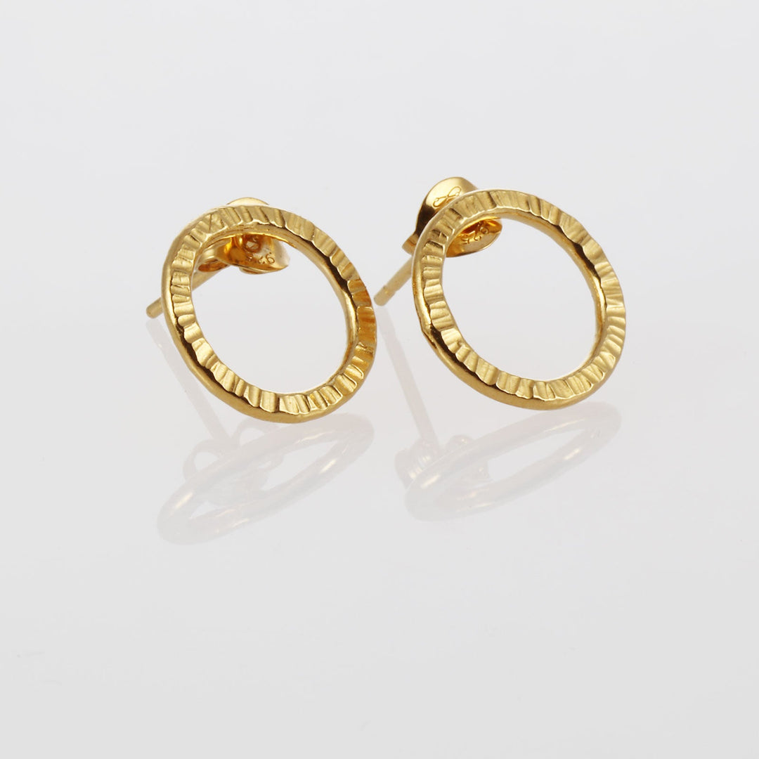 Circle studs small in yellow gold vermeil