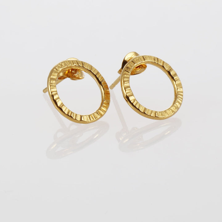 Circle studs small in yellow gold vermeil